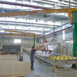 Crane with 360° manual rotation