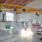 Crane with extendable arm
